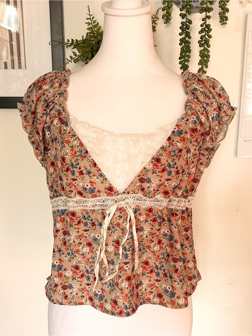 Cider Beige Floral Lace-Trim Puff Sleeve Top